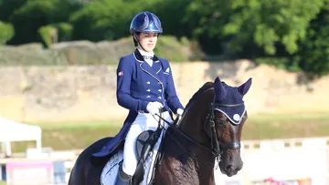 Capucine Noël aux rênes de sa fidèle Soleil Noir vom Rosenhof.