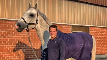 Yann Chartier Capitaine est ici aux côtés de l'exceptionnel Cornado NRW, qu'il a le plaisir d'entrainer quotidiennement. 