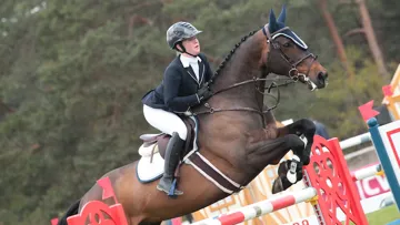 Kate Derwin, seule cavalière sélectionnée pour le barrage, a remporté la partie