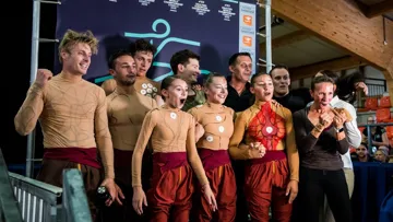 La joie des Français après leur sacre.