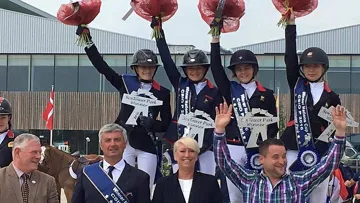 Les jeunes cavalières de l'équipe Poneys ont fait briller les couleurs de la France hier.