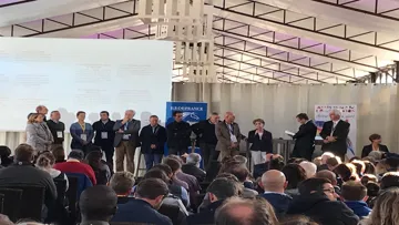 Patrick Karam, vice-président du Conseil régional d'Ile-de-France, a signé la nouvelle Charte d'éthique et de déontologie du sport devant une assemblée de 210 personnes.