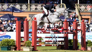 Shane Rose s'impose d'une main de maître dans le CCI 4* avec CP Qualified et réussit l'exploit de placer Virgil à la deuxième place.