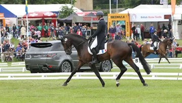 Entebbe de Hus et Karim Laghouag troisième au provisoire du CCI3*