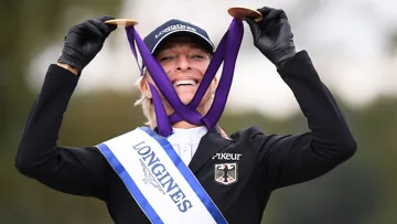 Comme il y a deux ans à Strzegom, c’est donc Ingrid, l’humble, brillante, courageuse, belle et élégante Ingrid qui se hisse sur la plus haute marche du podium.