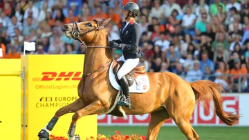 Lancée par un tour à quatre points de Pénélope Leprevost et Flora de Mariposa, la France n'a rien fait comme elle l'espérait, ce soir à Aix-la-Chapelle. Dimanche, le couple aura toutefois une vraie chance en individuel.