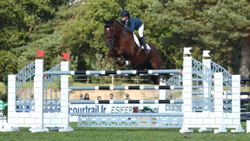 Alexandra Paillot est devenue cet après-midi la première cavalière à remporter le championnat de France Pro Élite.