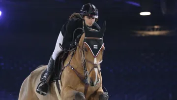 Nina Mallevaey prend part au CSI 2* de Paris ce week-end avec Vendredi Un Prince et Solitude Un Vent.