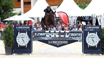 Barbara Schnieper a fait retentir l'hymne national à Crans-Montana, faisant briller du même coup la nouvelle génération suisse.