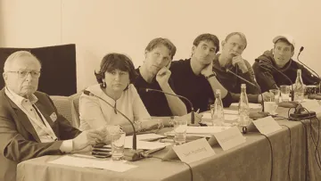 De g. à d.: Sven Holmberg, ancien premier vice-président de la FEI, qui a présidé l'assemblée générale de l'IJRC, Eleonora Ottaviani, directrice de l'IJRC, Kevin Staut, président de l'IJRC, Steve Guerdat, Peder Fredricson et Henrik von Eckermann.