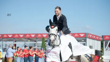 Niklaus Rutschi et Carassina, en tête du tour d'honneur.