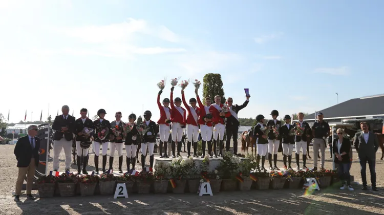 Le podium de la Coupe des nations Jeunes Cavaliers.