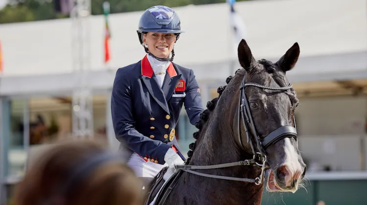 Charlotte Fry et Everdale aux championnats d'Europe Longines de Hagen. 
