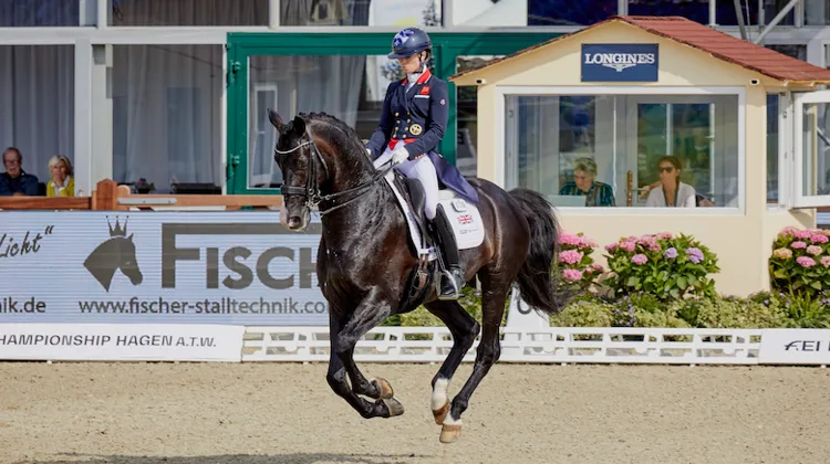 Charlotte Fry a survolé le premier jour de compétition avec Everdale. 