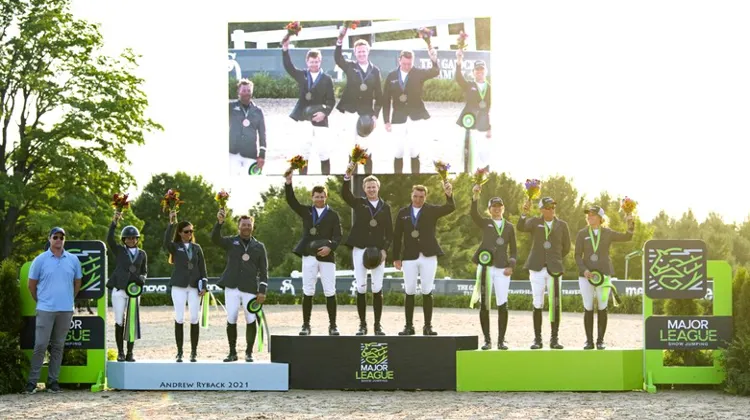 Le podium par équipes.