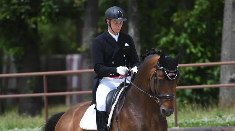 Yoann Bourguine et Favian WH s’apprêtent à vivre leur première sélection en équipe de France Jeunes Cavaliers. 