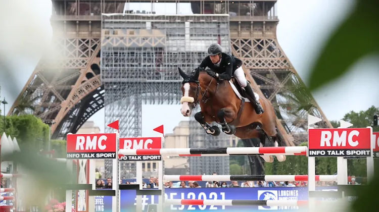 En selle sur sa fidèle Rebecca LS, le Normand s'est imposé samedi dernier dans l'épreuve qualificative pour le Grand Prix du Longines Global Champions Tour, au pied de la Tour Eiffel. 