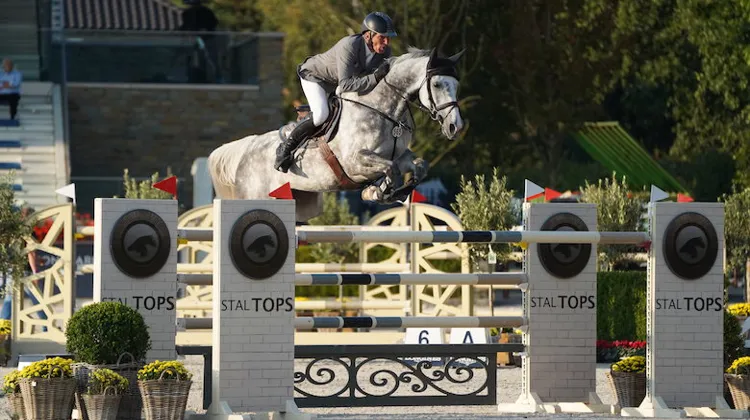 S’il n’évolue plus en équipe nationale, Ludger Beerbaum continue à concourir, comme ici avec la jeune jument Mila au CSI 5* de Valkenswaard, en 2020.