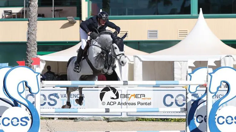 Valentin Marcotte a réalisé un bon week-end à Valence, s'adjugeant le Grand Prix CSI 2* avec Chaccolino, un étalon de onze ans. 