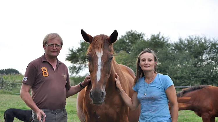 Georges et Précilia Dufossez entourent ici Girl d'Elbe. 