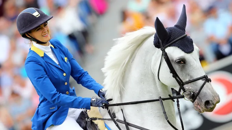 Judy Ann Melchior aux rênes d'As Cold As Ice Z.
