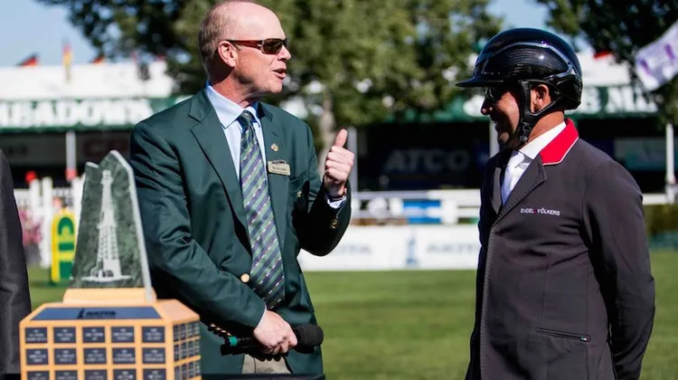 Ian Allison est ici aux côtés du cavalier canadien Éric Lamaze.