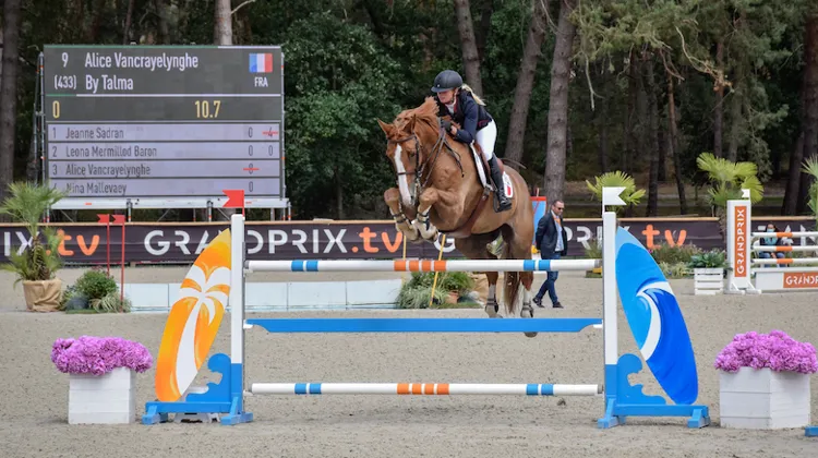 Alice Vancrayelynghe et By Talma en piste.
