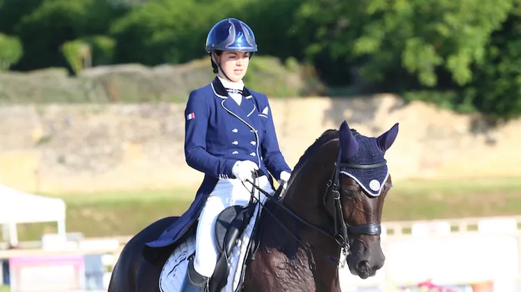 Capucine Noël aux rênes de sa fidèle Soleil Noir vom Rosenhof.