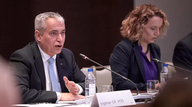 Ingmar de Vos et Sabrina Ibáñez, président et secrétaire général de la FEI, lors d’une précédente réunion du conseil d’administration.