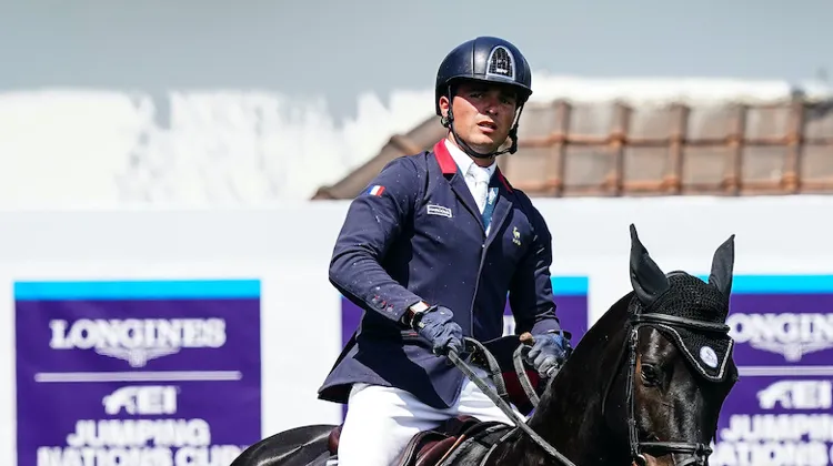 Émeric George, ici au CSIO 5* de La Baule, est membre de l'équipe de France de saut d'obstacles.