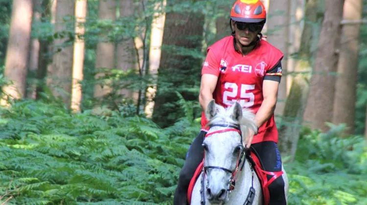 Alex Luque et Ahba Quely, vainqueurs de la course.