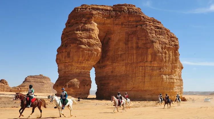 Sur cette piste incroyable, les cavaliers ont pu passer à deux reprises autour du fameux Elephant rock. Celui-ci a d'ailleurs été le lieu vedette du week-end. Chacun y est allé de sa photo souvenir sur ce lieu emblématique d'Al-Ula. Touristes, guides, jou