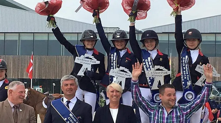 Les jeunes cavalières de l'équipe Poneys ont fait briller les couleurs de la France hier.