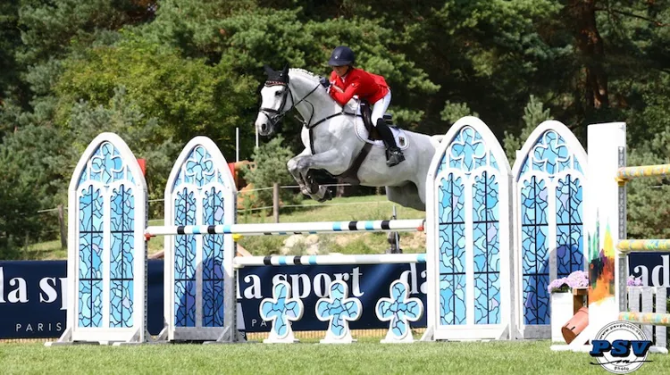 Déjà très en forme lors du CSIO du GRANDPRIX Spring Break en mai, Chiara Reyer a encore délivré un beau sans-faute aujourd'hui avec Cederic.