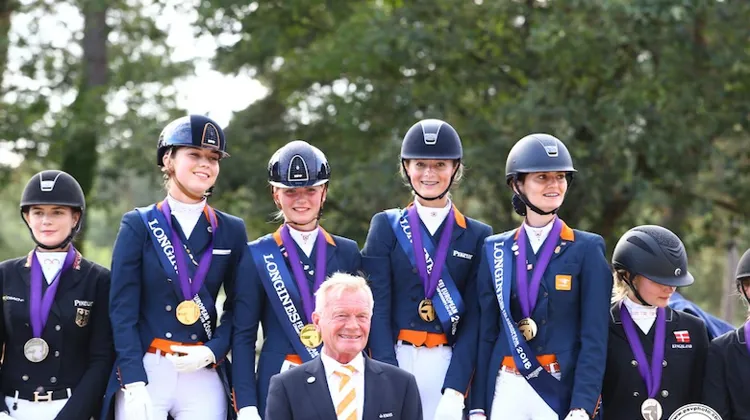 L'équipe des Pays-Bas prend la tête de la compétition à l'issue de la première manche.