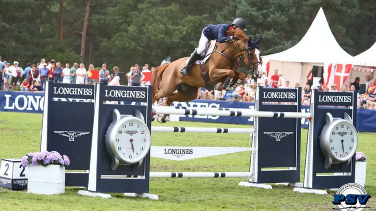 Grâce notamment au sans-faute d'Harry Charles, en tête du championnat individuel, les Britanniques ont pris le leadership de la compétition par équipes.