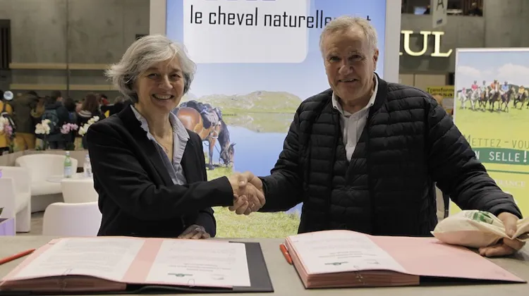 Dominique de Villebonne, représentant Bertrand Munch, directeur général de l’ONF et Serge Lecomte, président de la FFE au Salon de l'agriculture.