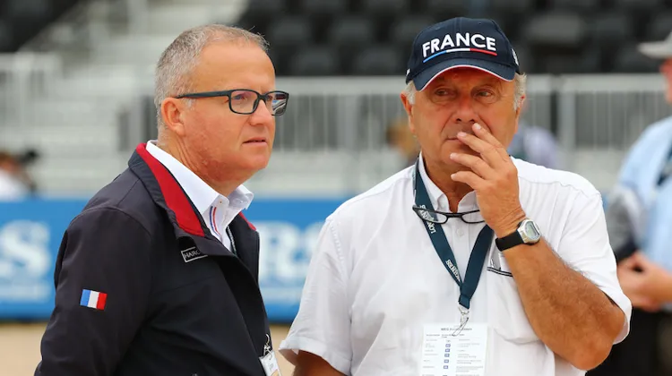Ici à Tryon, le directeur technique national adjoint Michel Asseray est aux côtés du sélectionneur français Thierry Touzaint.