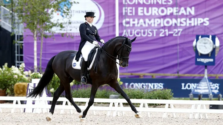 La dresseuse allemande est première et deuxième du nouveau classement mondial de dressage!