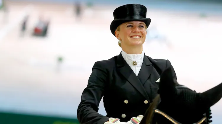 Tout sourire à la remise des prix, Jessica von Bredow-Werndl s'est dite ravie de sa jument.