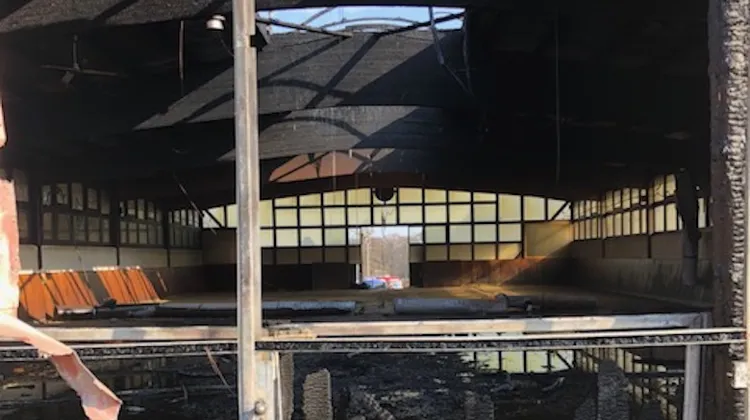 Comme une bonne partie des écuries, le manège a été complètement détruit par le feu.