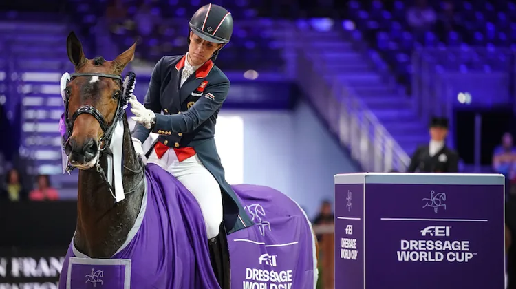 Charlotte Dujardin et Mount St John Freestyle à la remise des prix.