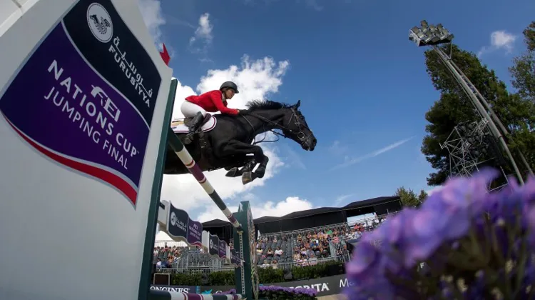 Elizabeth Madden s'est adjugé le Grand Prix d'Hickstead avec son fidèle Cortes 'C', devant Pénélope Leprévost et Jur Vrieling.