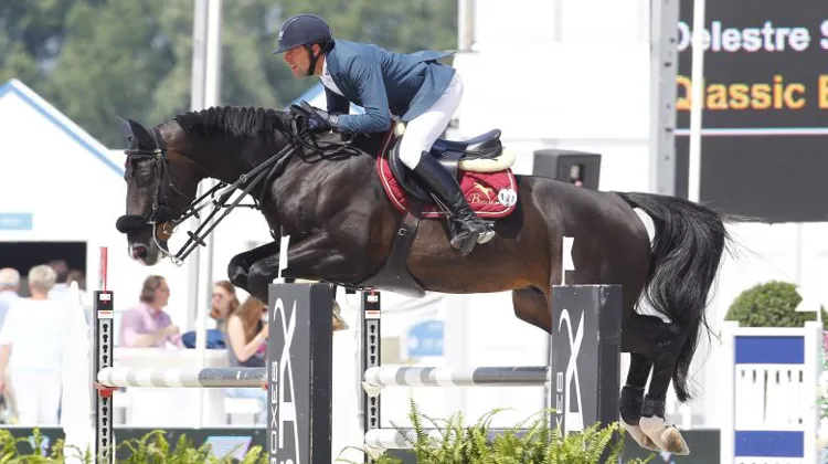 Simon Delestre, ici sur Qlassic Bois Margot, est désormais meilleur Français, porté par ses belles performances à Londres et Hickstead.