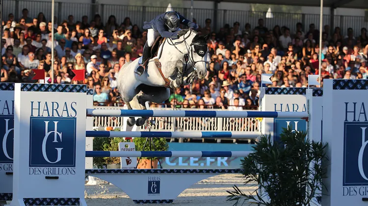 Olivier Robert s'est adjugé l'épreuve majeure du CSI 3* de Valence en selle sur Courage des Fegie.