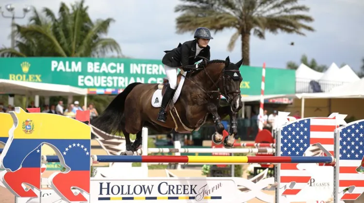 La Canadienne Tiffany Foster, en selle sur Tripple X III.