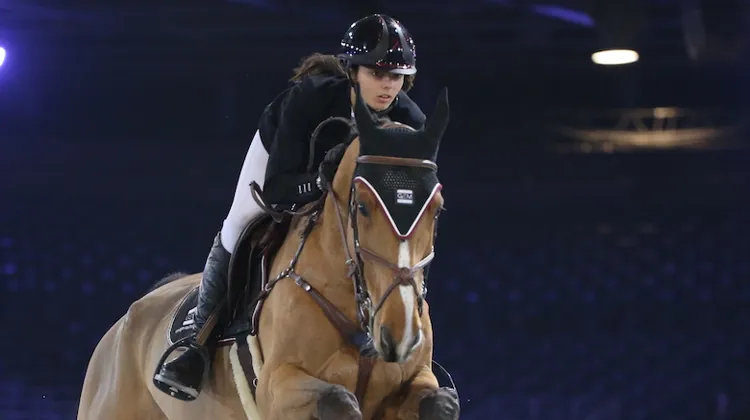 Nina Mallevaey prend part au CSI 2* de Paris ce week-end avec Vendredi Un Prince et Solitude Un Vent.
