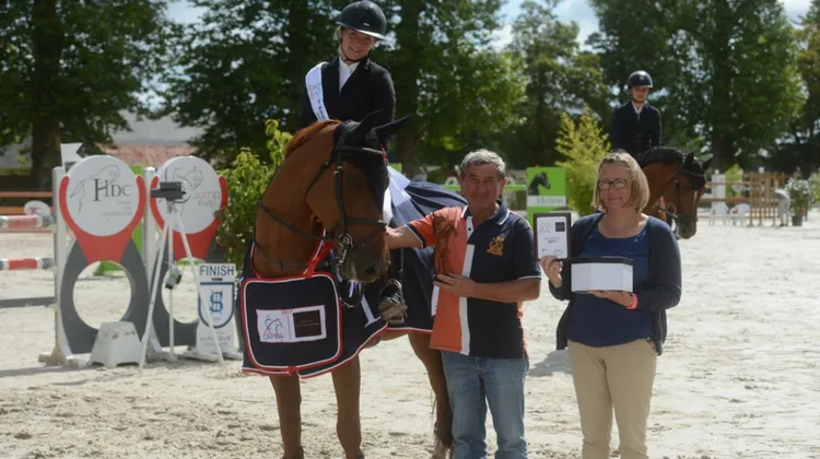 Valentine Poncheaux et Absynthe des Sources, meilleur couple de l'Amateut Gold Tour - Esthederm à Auvers