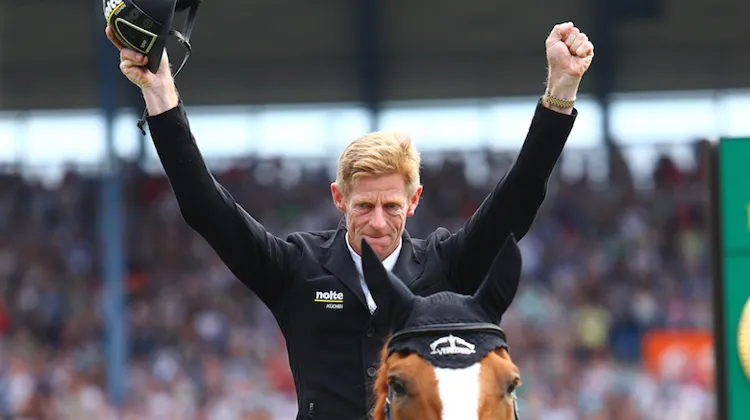 Devant son public, Marcus Ehning a eu de la peine à retenir son émotion lors de la remise des prix.