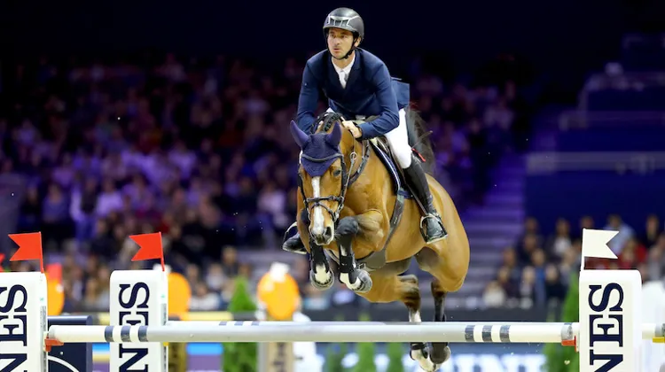 Performant à chacune des six premières étapes du circuit, Steve Guerdat caracole en tête de la Coupe du monde Longines.